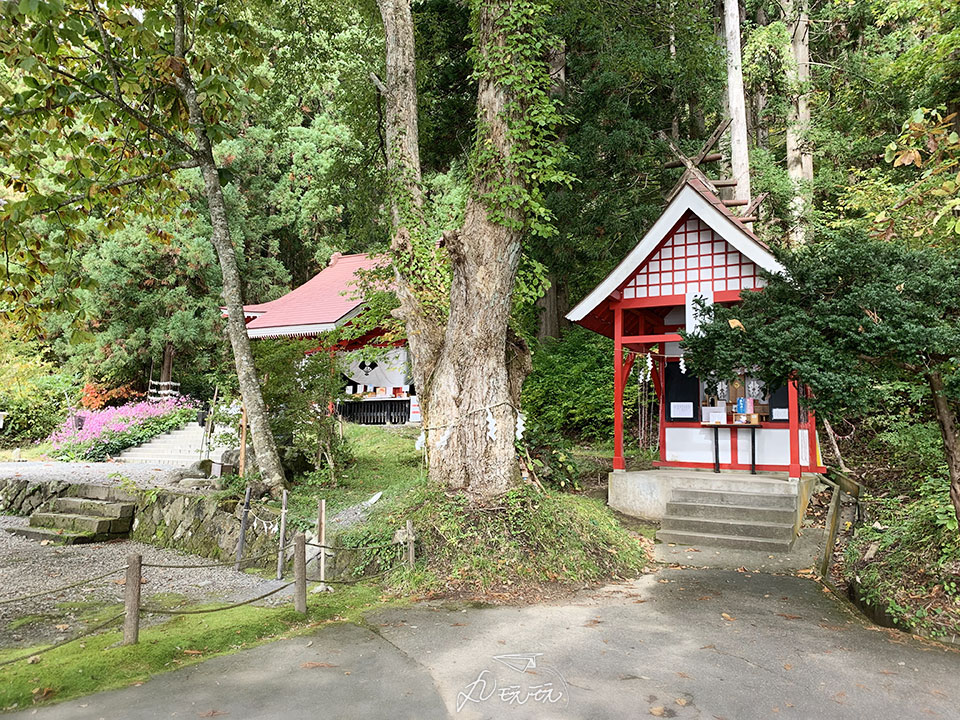 田澤湖御座石神社